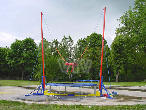 Single bungee mechanical attraction product photo